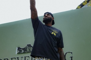 詹姆斯：中国总是给我极大的尊重和爱 这大概不会是我最后一次来