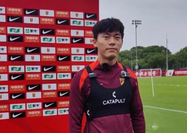 九游娱乐-胡荷韬首秀鲁莽犯规致丢球 程进替补首秀获评低分